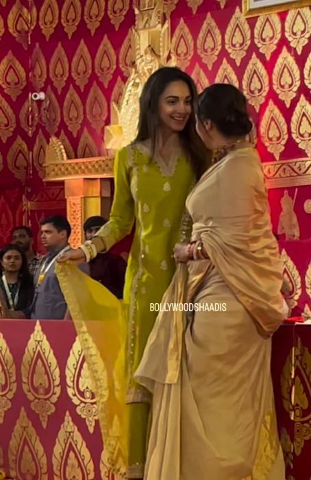 kiara advani at durga puja pandal