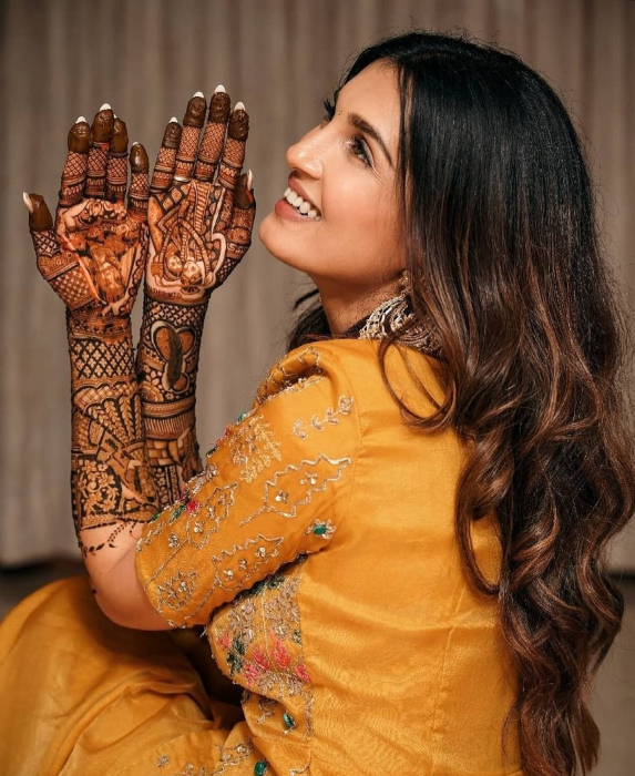 Happy Indian bride at mehndi function. | Bridal photography poses, Bride  photos poses, Mehendi photography