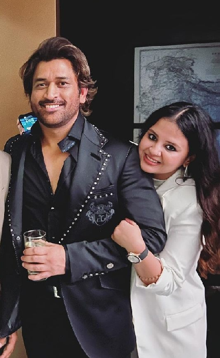 ms dhoni and sakshi at srk birthday bash