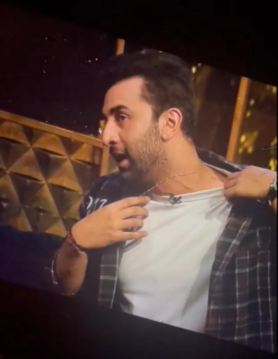 ranbir kapoor flaunts his tattoo for raha