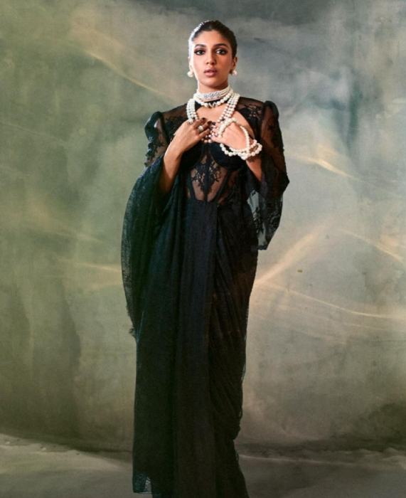 bhumi pednekar in black net saree