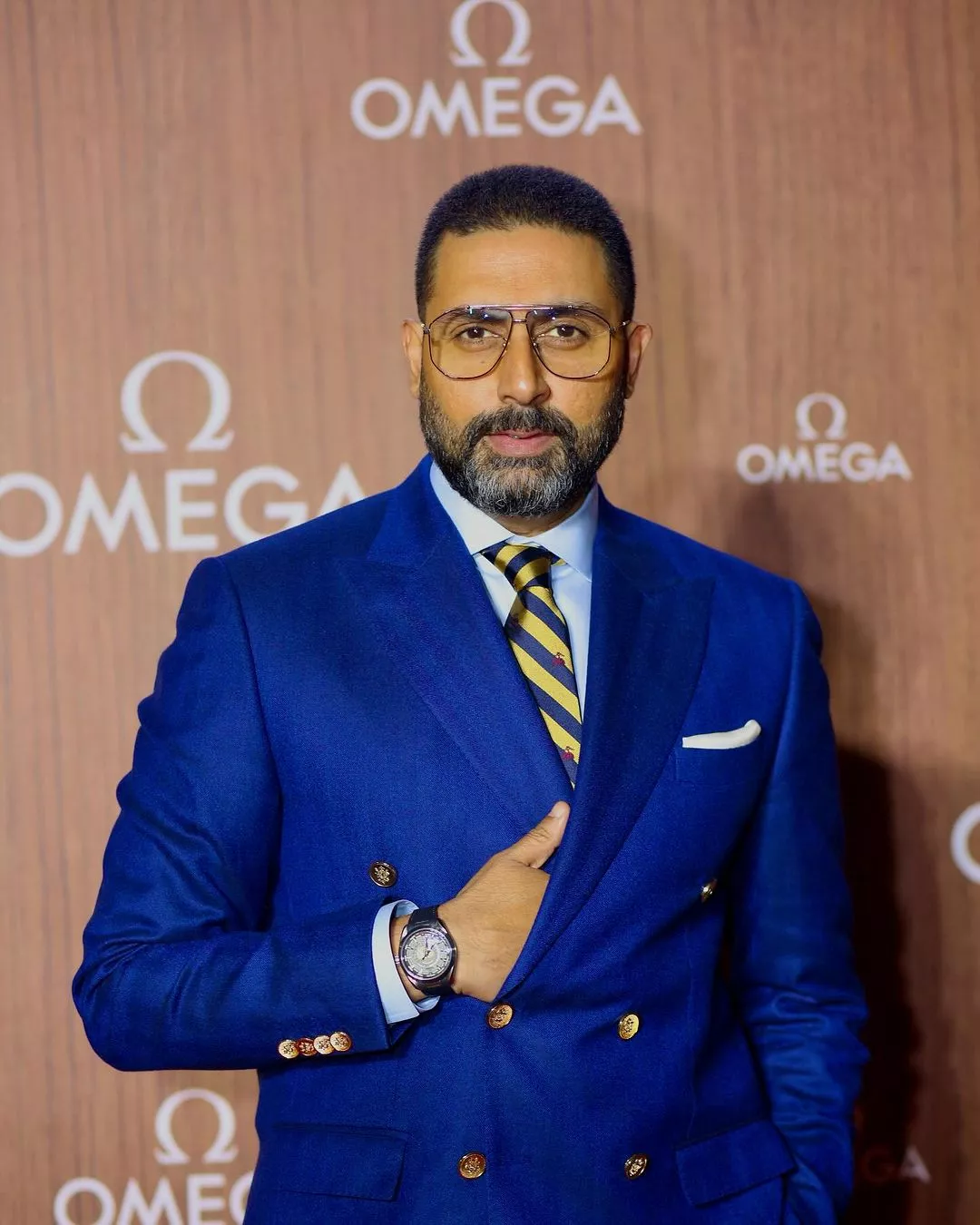 Abhishek Bachchan gives an EPIC reply to a troll who asked him, 
