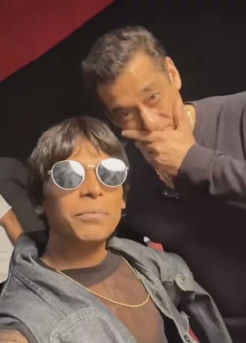 salman khan laughs at a fan trying to imitate srk