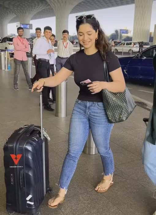 sara tendulkar carries a bag worth lakhs