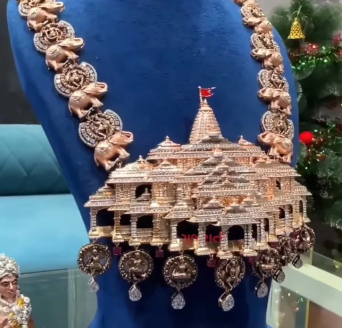 Surat Businessman Gifted Diamond Necklace Made On Theme Of Ram Temple Worth  Rs. 50 Lakhs To Trust