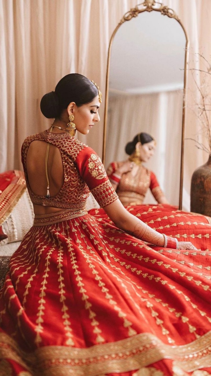 We Spotted Prettiest Latkan Designs to Perk up your Bridal Lehenga |  WeddingBazaar