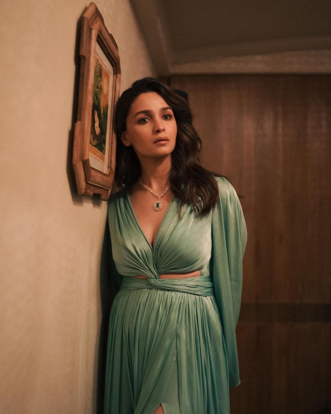Alia Bhatt Looks Vivid In Maxi Gown - Boldsky.com