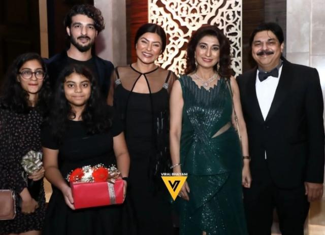 Sushmita and Rohaan with family
