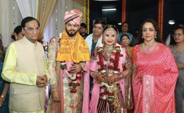 Hema Malini in banarasi saree