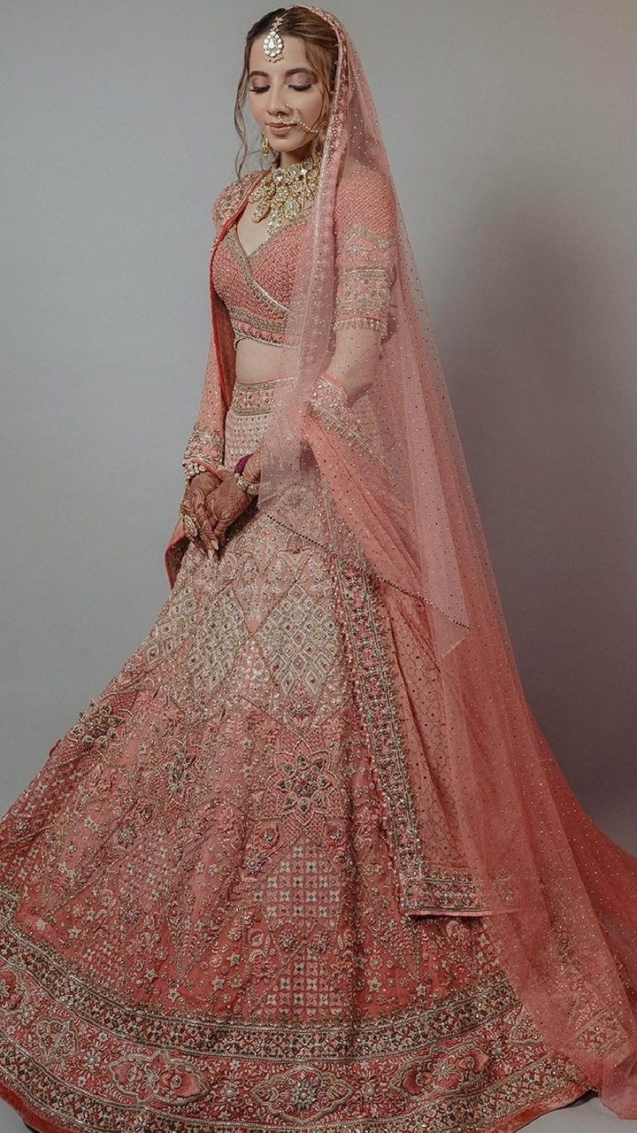 brides in salmon pink