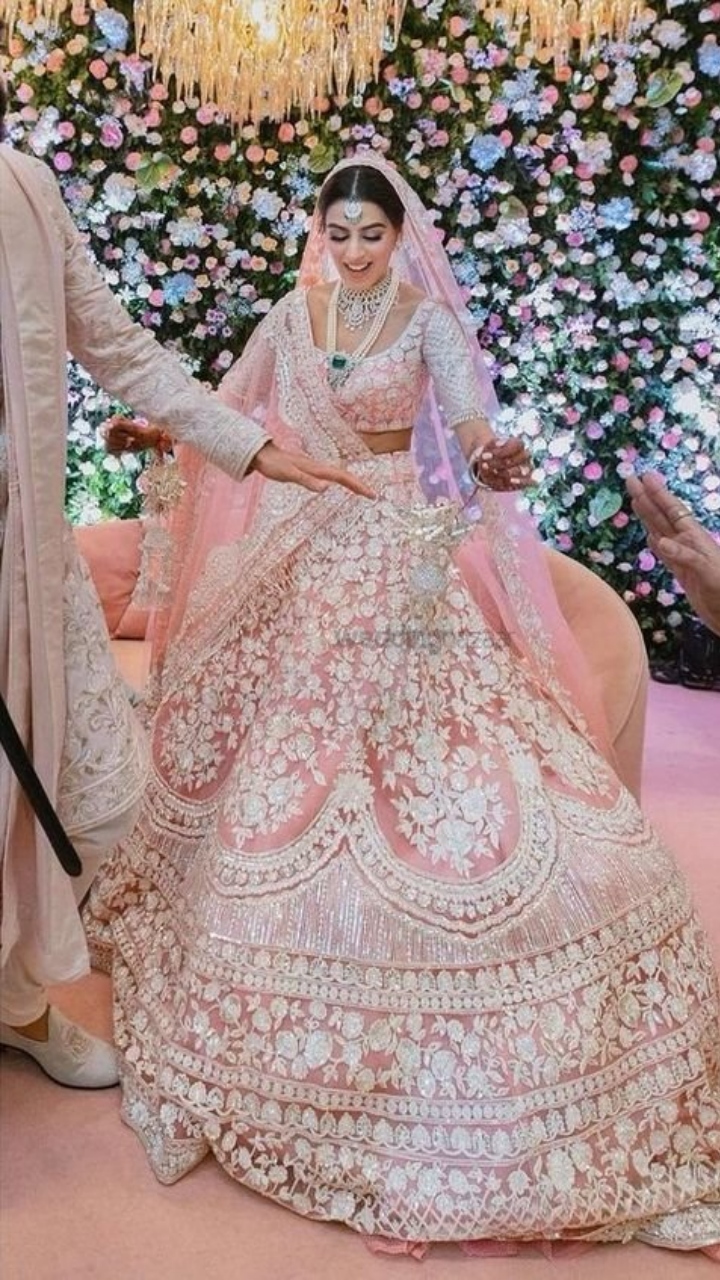 manish malhotra bride in salmon pink lehenga