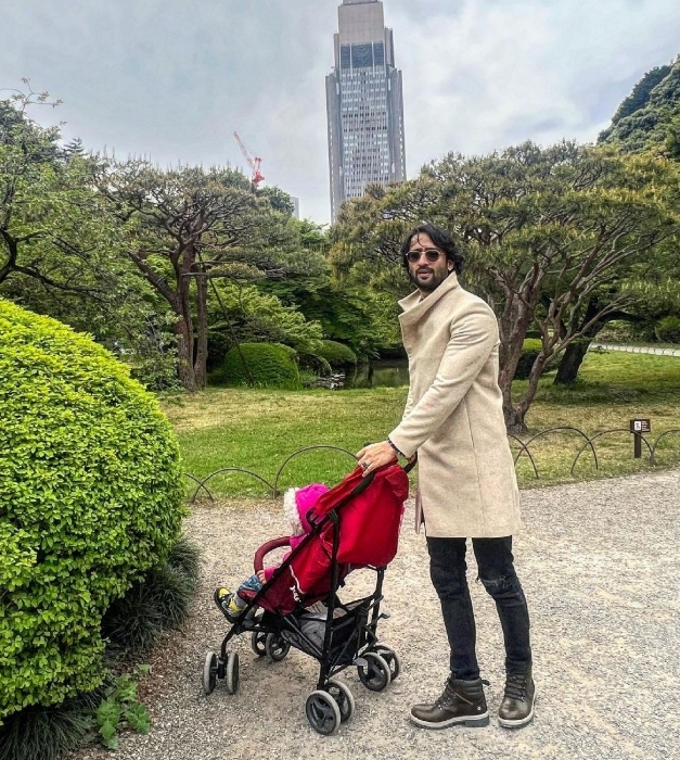 shaheer sheikh with his daughter