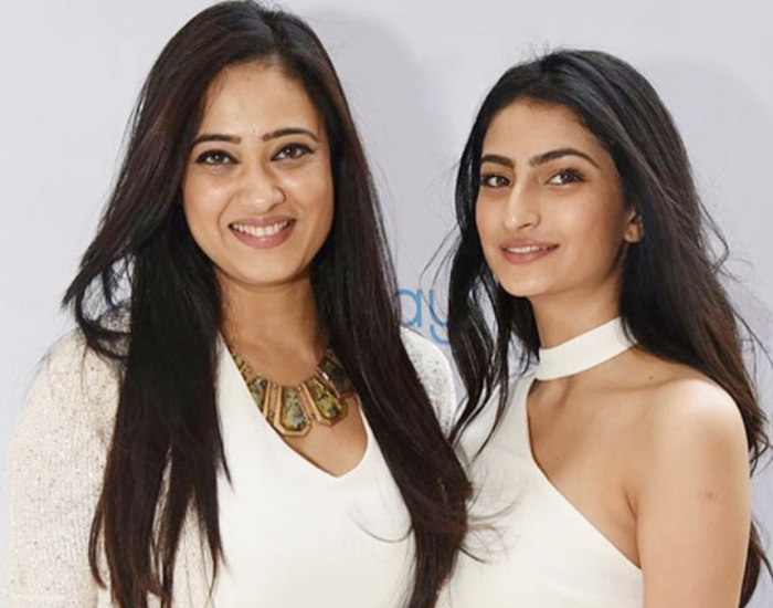 palak with her mother