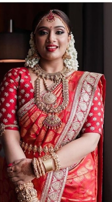 This bride wore the most gorgeous RED Sabyasachi lehenga for her Nikah |  The Times of India