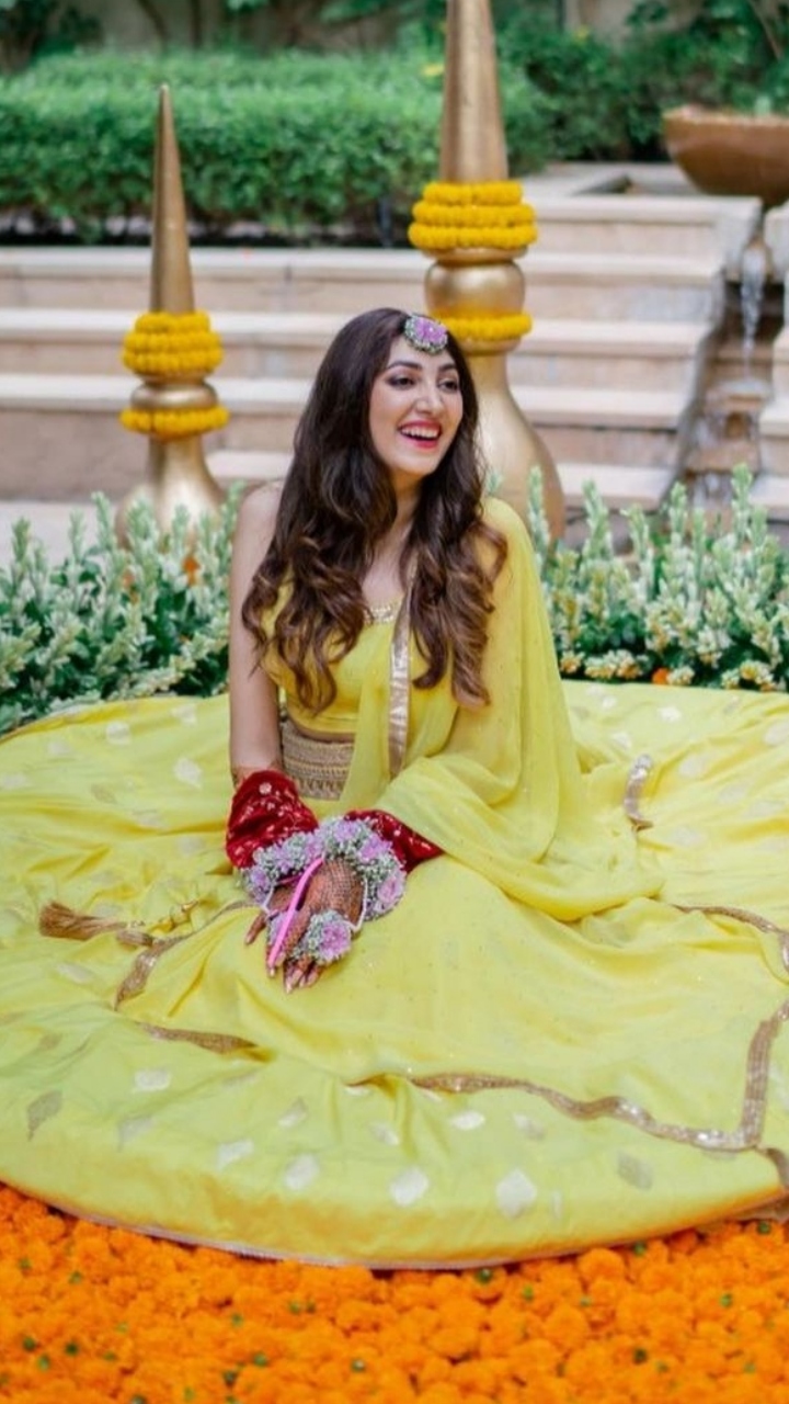 What is an ideal outfit for a girl to wear in her haldi function? - Quora