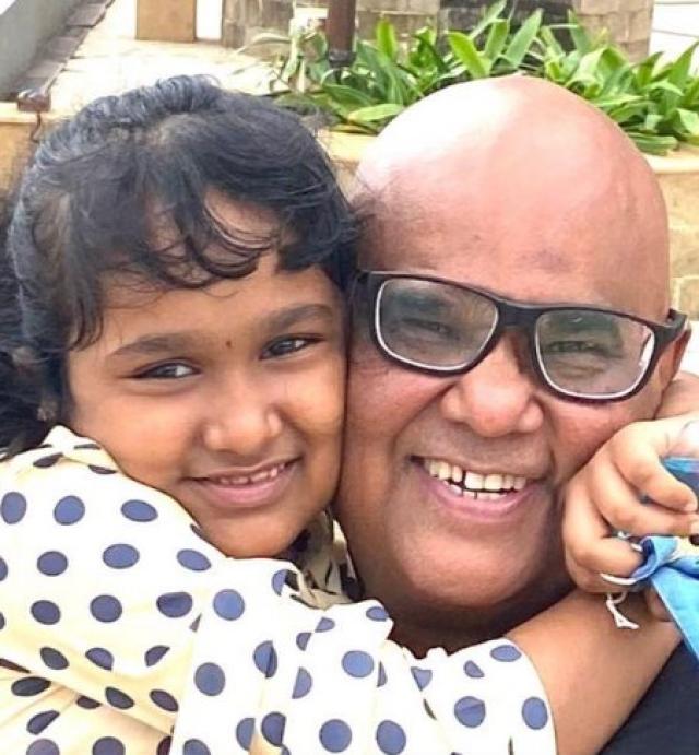 satish kaushik with daughter