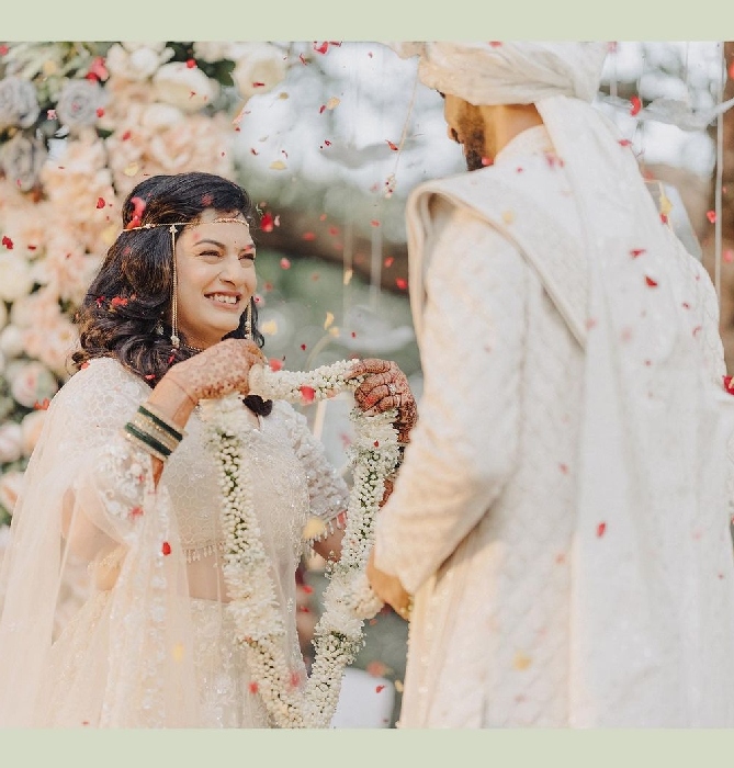 utkarsha and ruturaj twinned in white