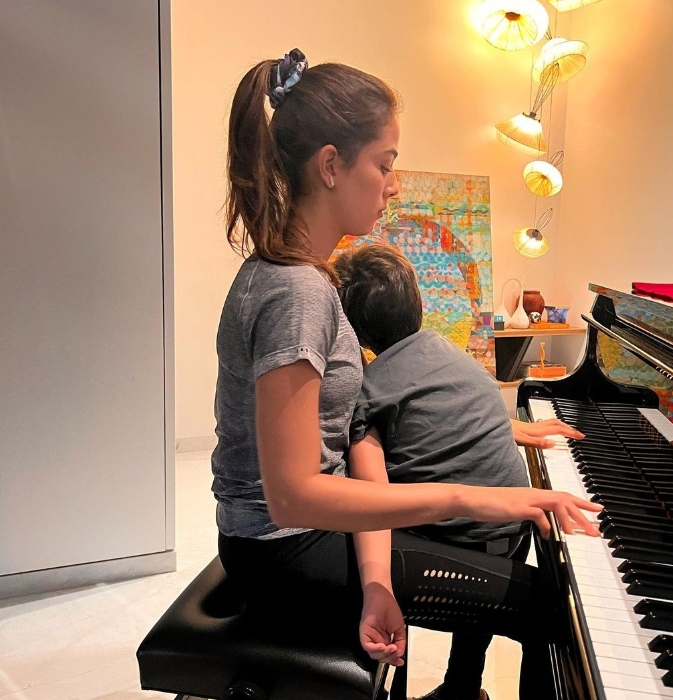 mira with her son zain