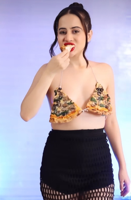 urfi javed in bikini top made out of pizza slices
