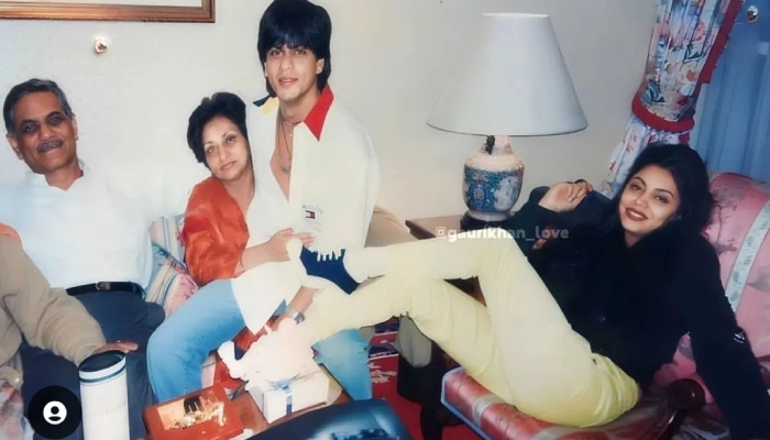 when shah rukh hugged gauri's mother