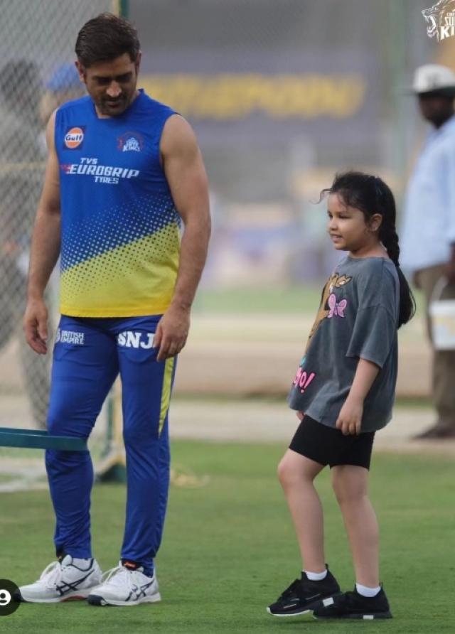 ms dhoni with ziva