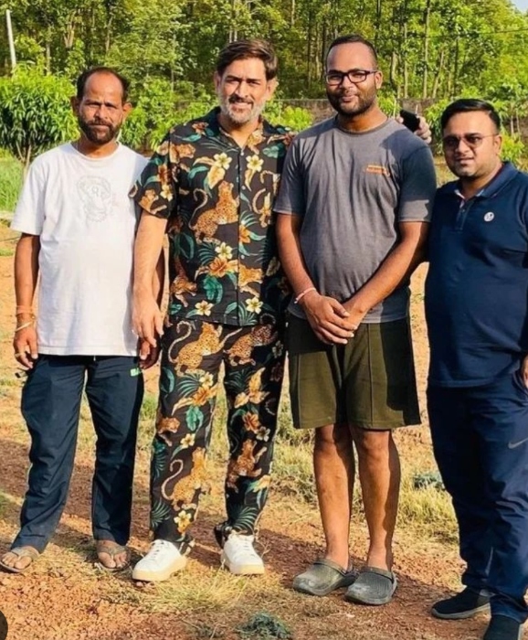 mahendra singh dhoni dons a printed co-ord set