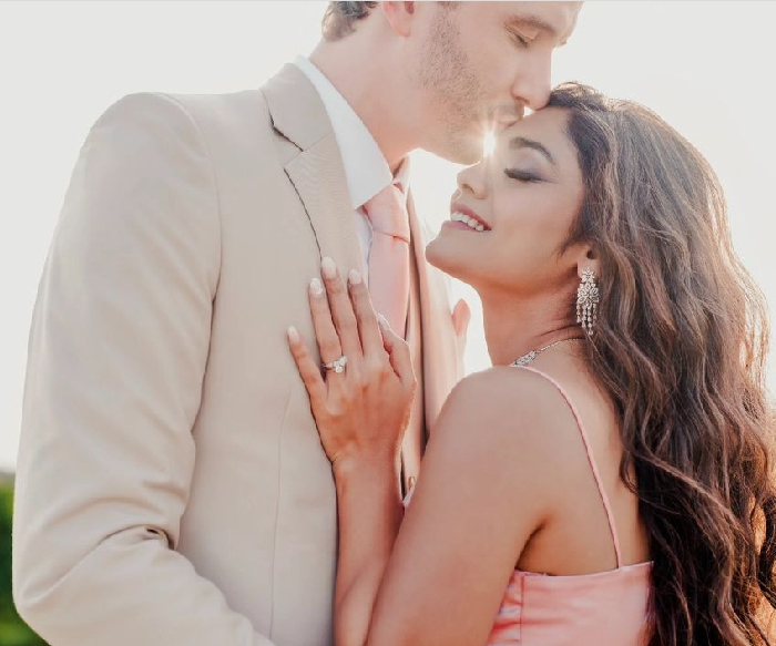 sreejita de fluants her diamond engagement ring