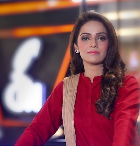 12 Stunning Pakistani Female News Anchors, Who Added Glamour To ...