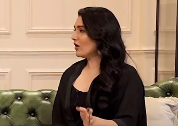 Tina Ahuja, Reddit, Sunita Ahuja, Period Pains