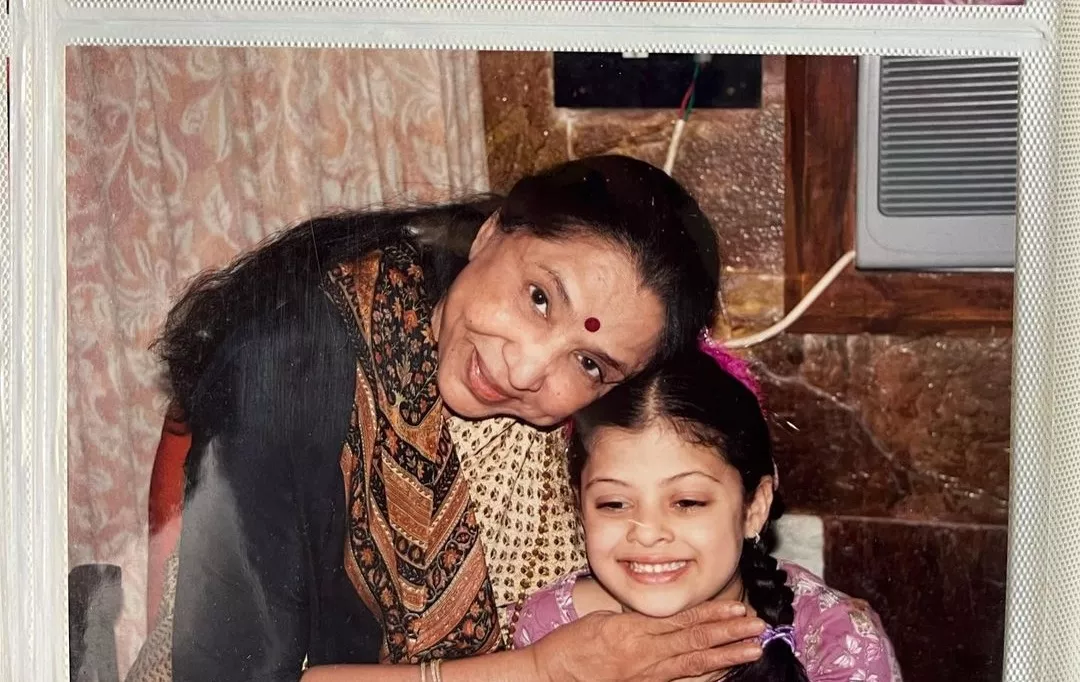 Asha Bhosle, Zania Bhosle