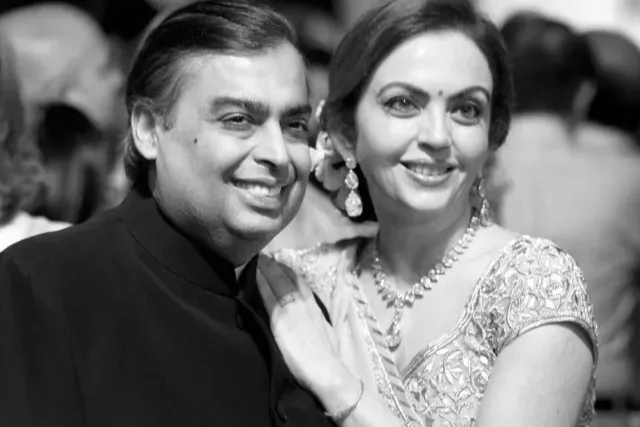 Mukesh Ambani, Nita Ambani, Anant Ambani, Radhika Merchant, Akash Ambani, Shloka Mehta, Prithvi, and Veda Ambani, Antilia