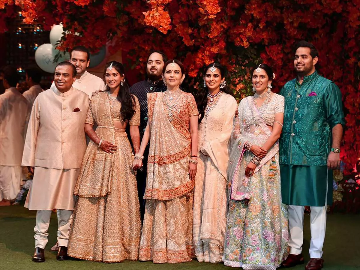 Mukesh Ambani, Nita Ambani, Anant Ambani, Radhika Merchant, Akash Ambani, Shloka Mehta, Prithvi, and Veda Ambani, Antilia