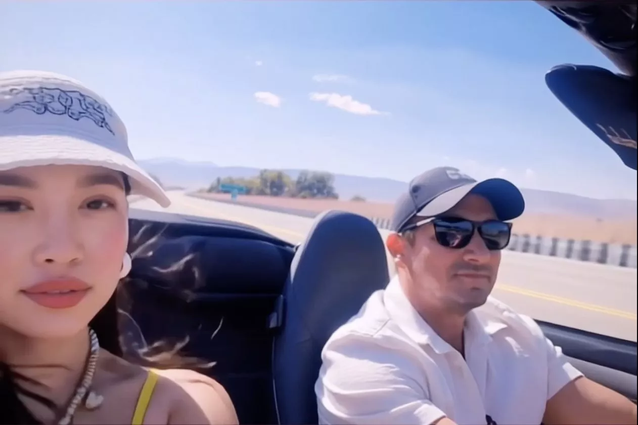 Jeremy Renner, Yi Zhou