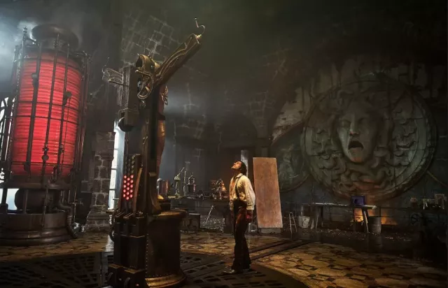 Jacob-Elordi-Frankenstein