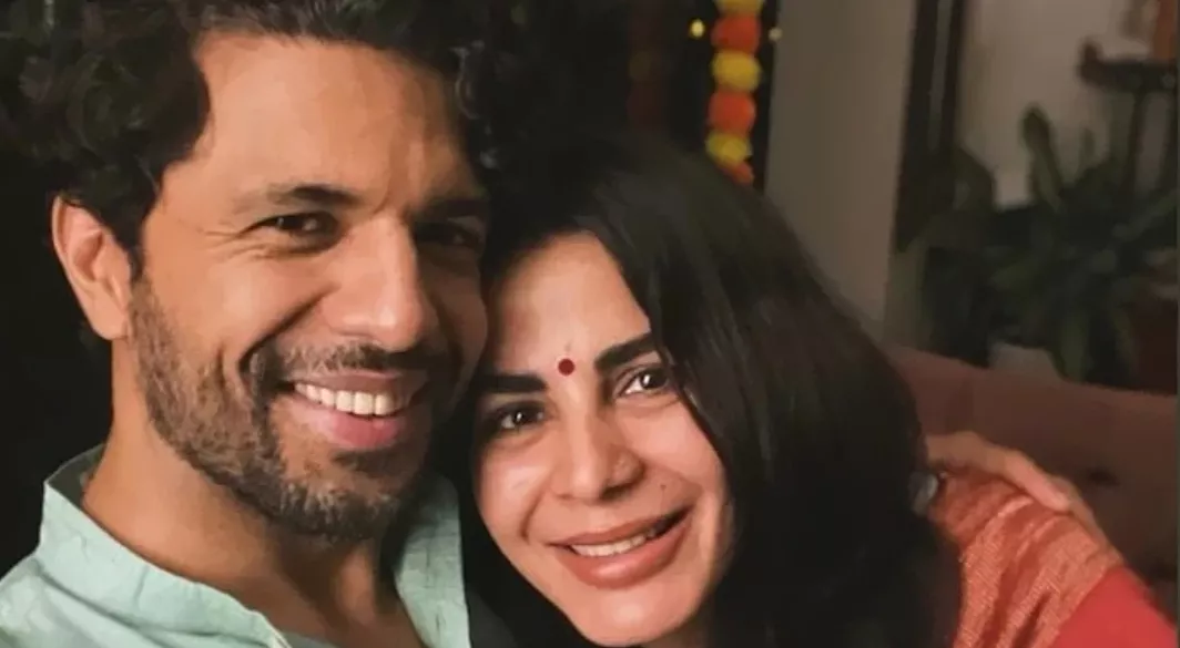 Kriti and Rajeev looking lovely together.