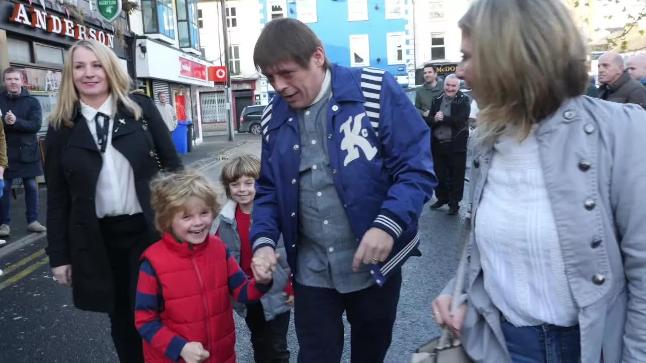 Who Was Gary 'Mani' Mounfield's Wife, Imelda Mounfield? Know Everything About Her And Their Twin Sons  3