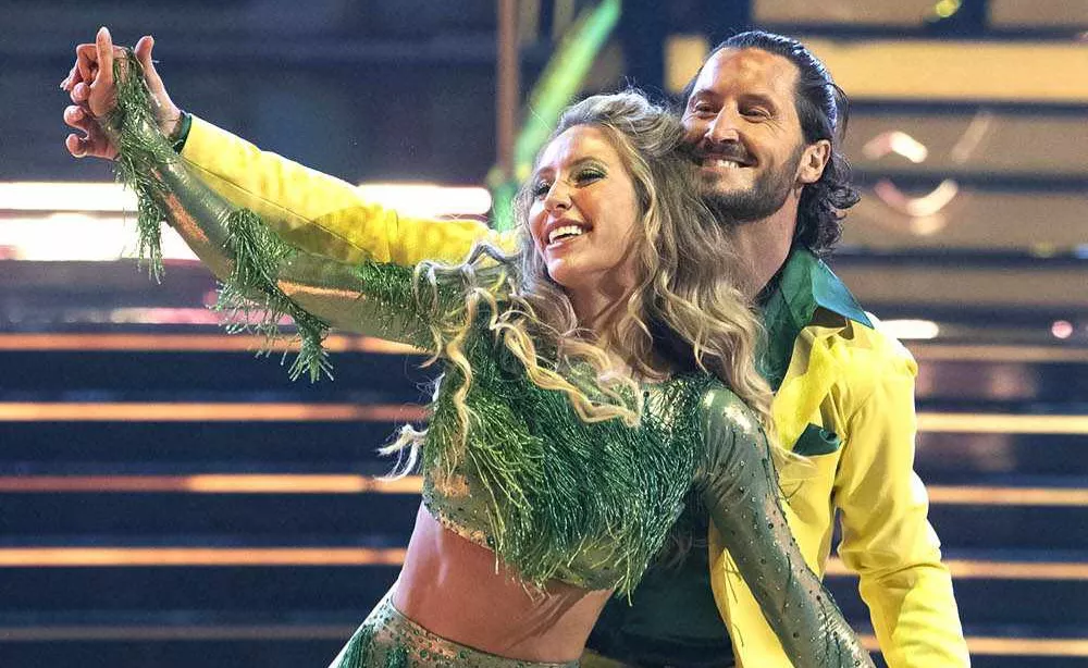 Who Will Win 'Dancing With The Stars' 2025 Tonight? Here's The Final Predictions And Analysis Before The Show  3