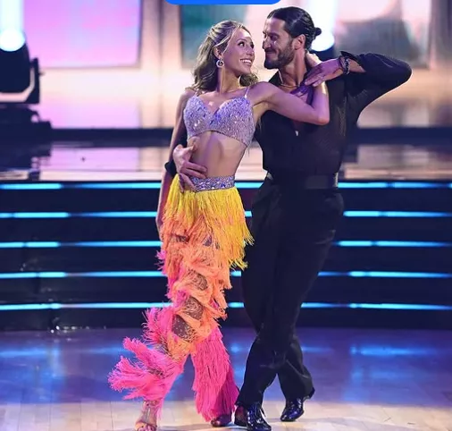 Alix Earle second performance