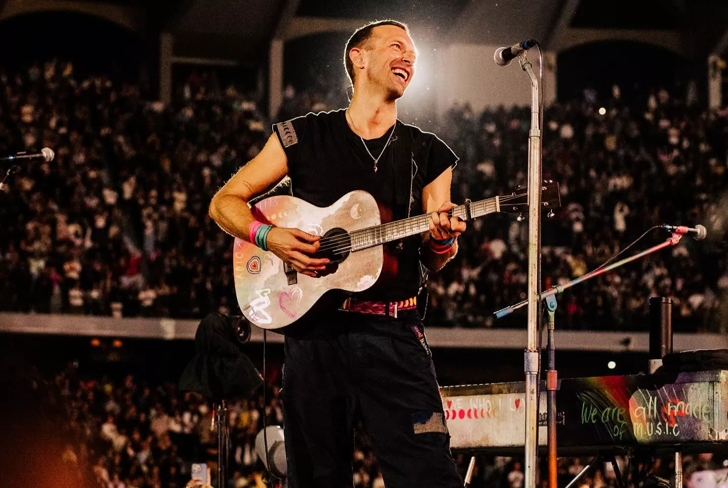 Chris Martin, Coldplay, Jonny Buckland, Guy Berryman, Will Champion, Coldplay Mumbai Concert
