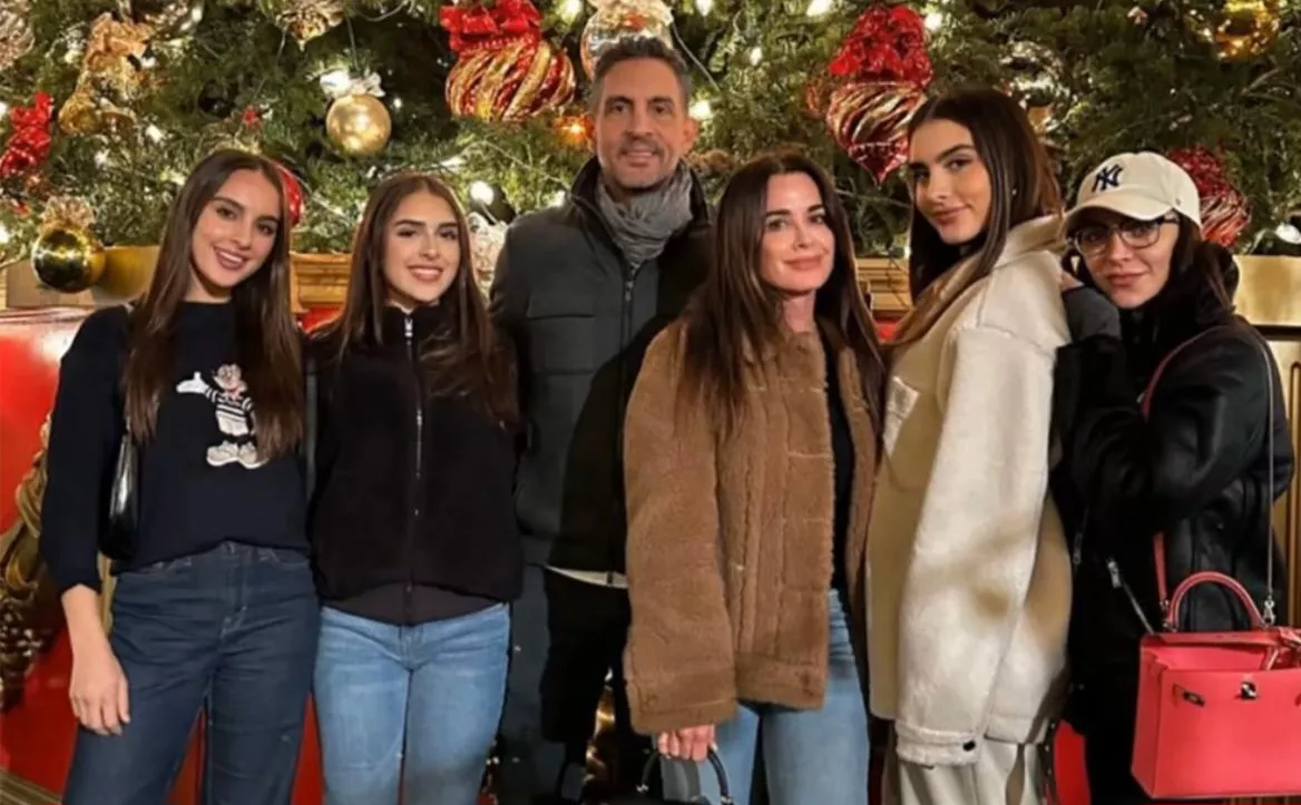 Kyle Richards Admits Quiet Dating, Slams Husband, Mauricio Umansky's PDA, A Look At Their 27 Year Marriage 5