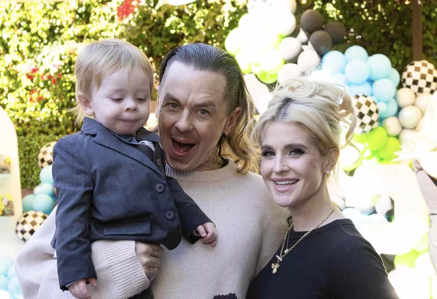 Kelly Osbourne Before And After Pictures Go Viral, Take A Look At Her Complete Weight Loss Journey  4