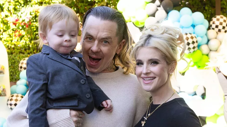 Kelly Osborne with her kid