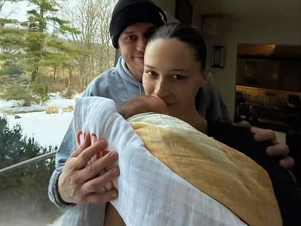 Pete Davidson Welcomes His First Child With GF, Elsie Hewitt, Know All About The 29-Year-Old New Mom 3