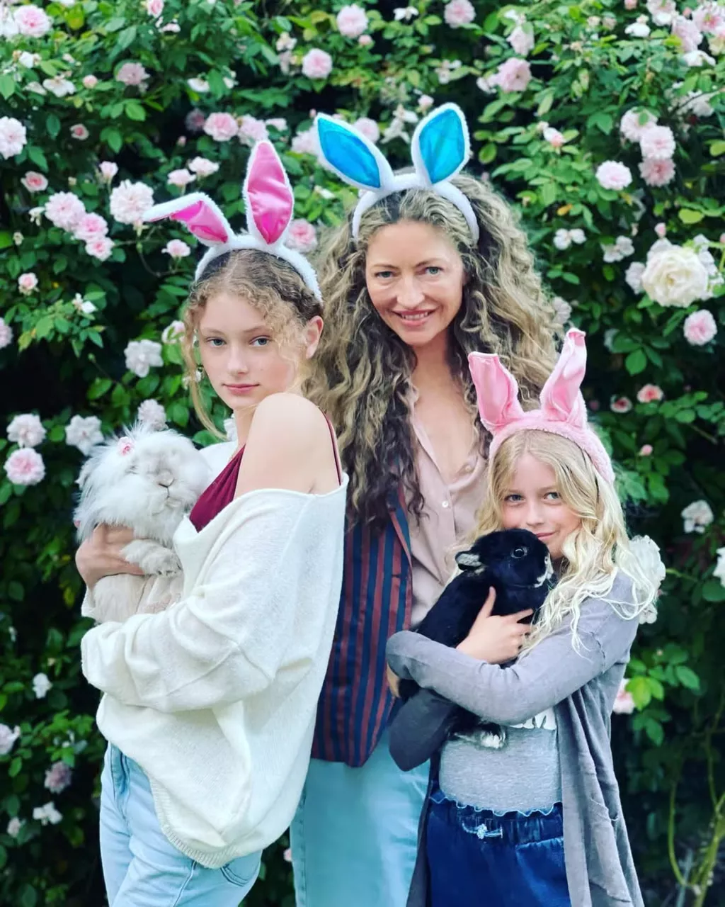 Rebecca Gayheart with daughters