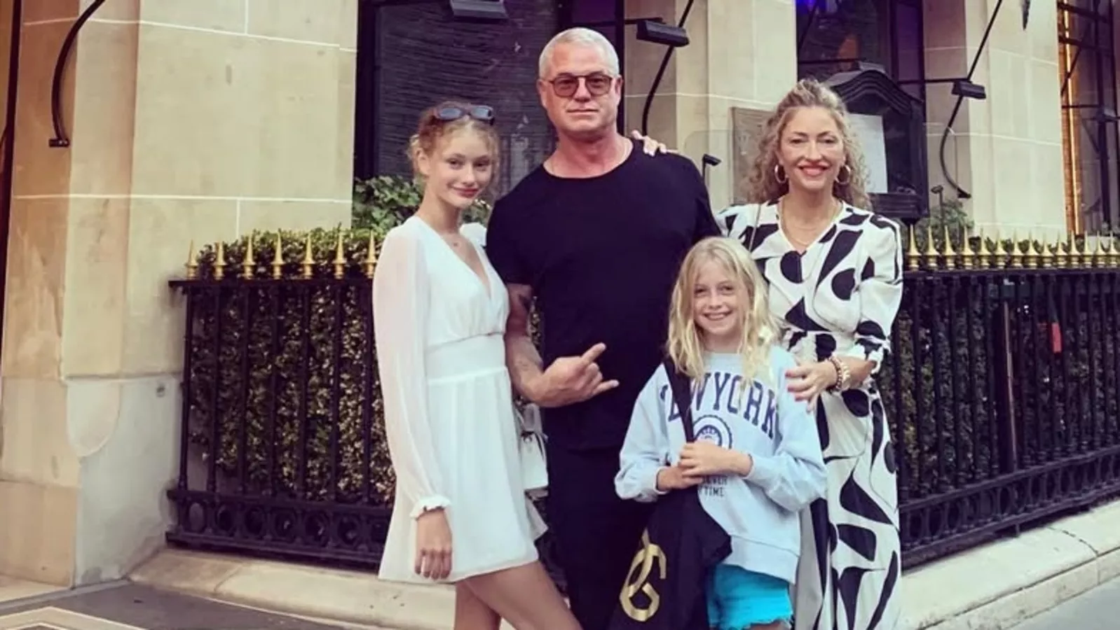 Eric Dane with family