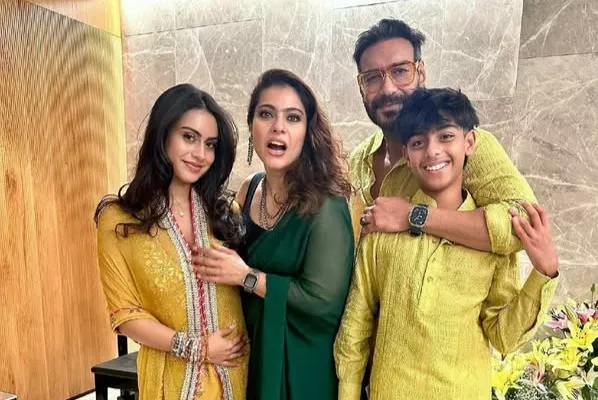 Kajol, Tanuja, Ajay Devgn, Nysa Devgan