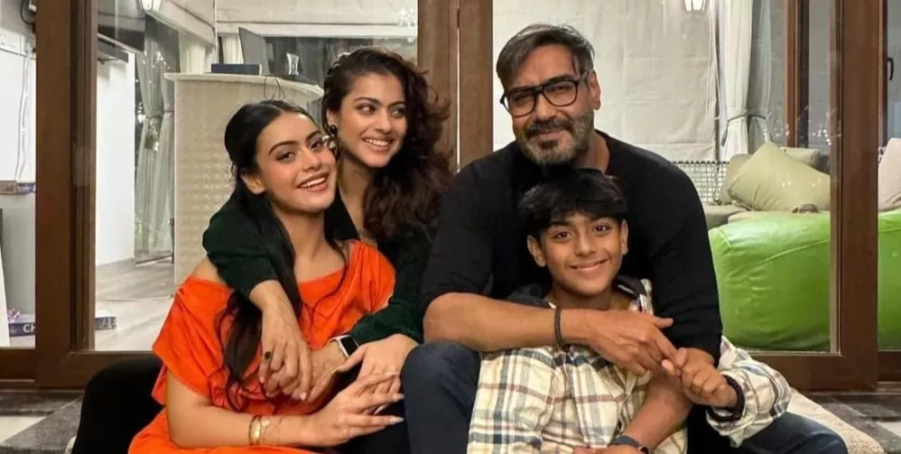 Kajol, Tanuja, Ajay Devgn, Nysa Devgan