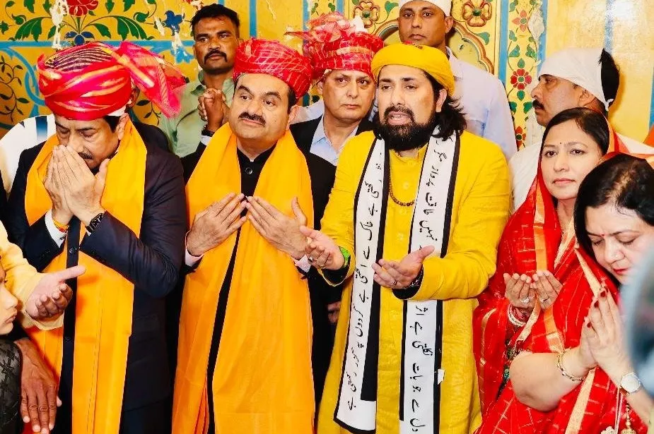 Gautam Adani, Priti Adani, Ajmer Sharif Dargah