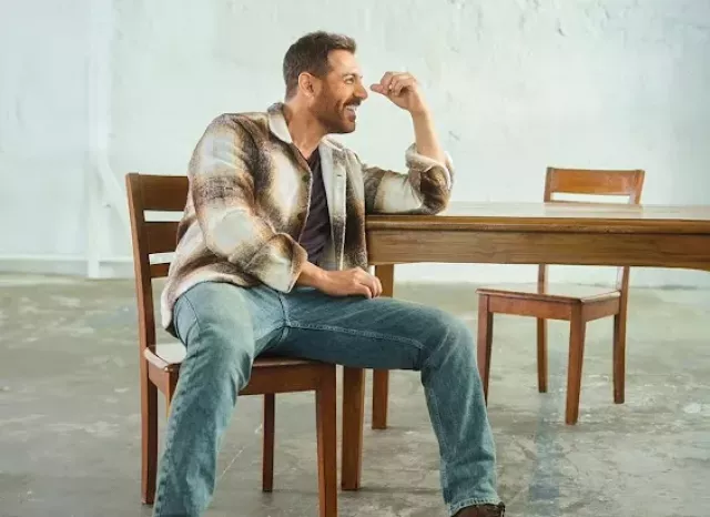 John Abraham, Hrithik Roshan