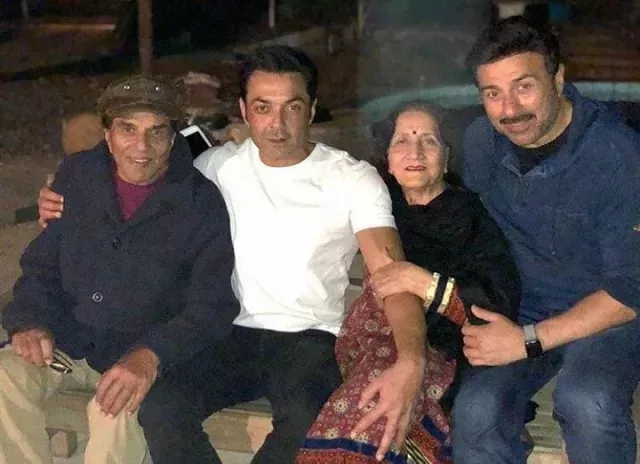Dharmendra, Bobby Deol